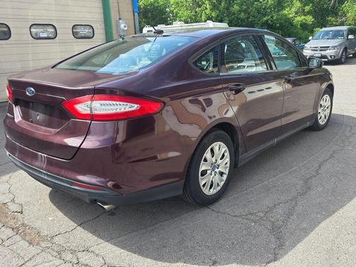 Burgundy 2013 Ford Fusion SE