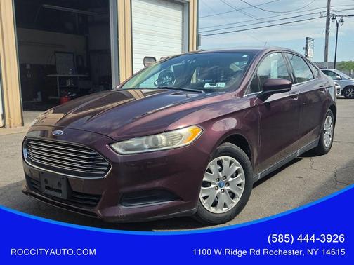 Burgundy 2013 Ford Fusion SE