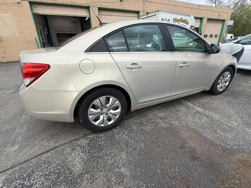 Gold 2012 Chevrolet Cruze LS