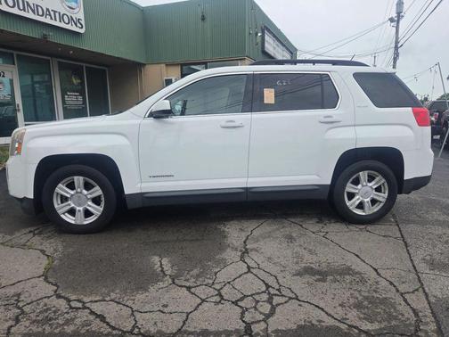 White 2015 GMC Terrain SLE-2