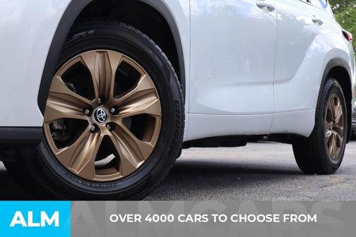 2023 Toyota Highlander Hybrid Bronze Edition