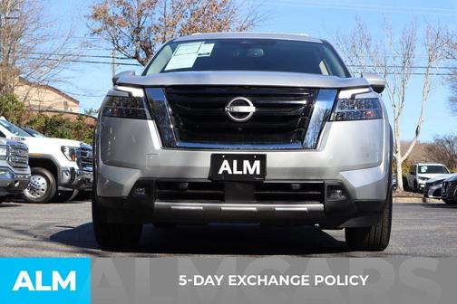 2022 Nissan Pathfinder SL