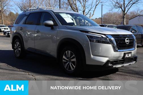 2022 Nissan Pathfinder SL