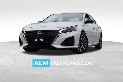Pearl White Tri-Coat 2025 Nissan Altima SV