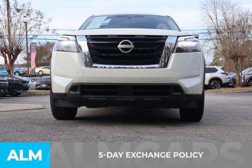 2025 Nissan Pathfinder SV