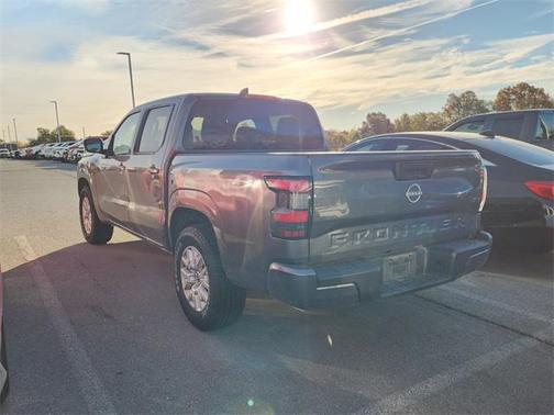 2023 Nissan Frontier SV
