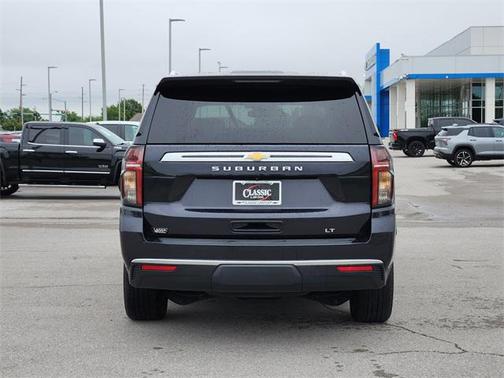 2023 Chevrolet Suburban LT