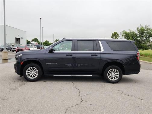 2023 Chevrolet Suburban LT