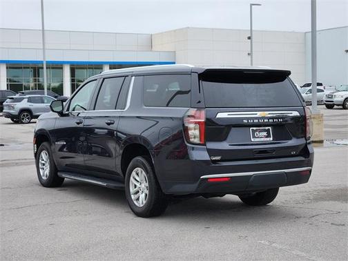 2023 Chevrolet Suburban LT