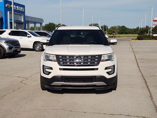 White Platinum Clearcoat Metallic 2017 Ford Explorer Limited