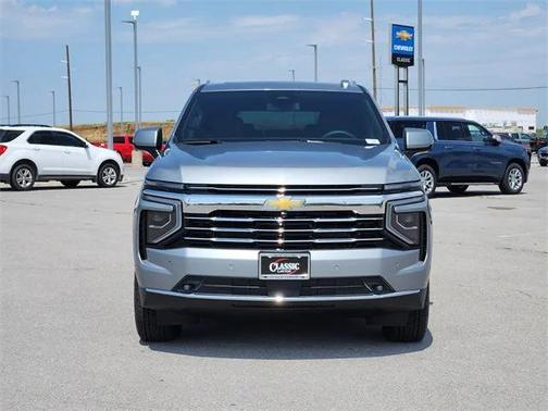 2025 Chevrolet Suburban LT