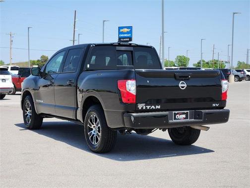 2023 Nissan Titan SV