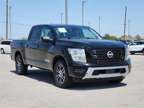 2023 Nissan Titan SV