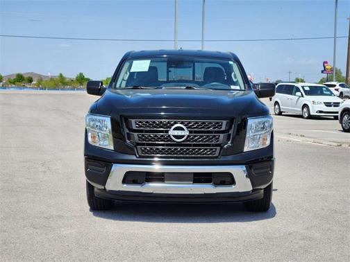 2023 Nissan Titan SV