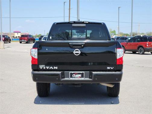 2023 Nissan Titan SV