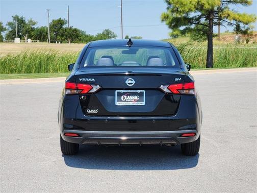 2022 Nissan Versa 1.6 SV
