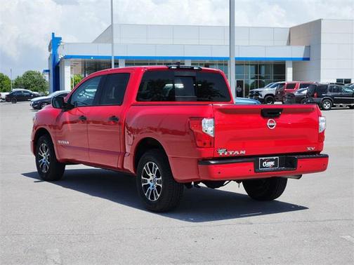 2023 Nissan Titan SV