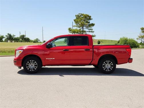 2023 Nissan Titan SV