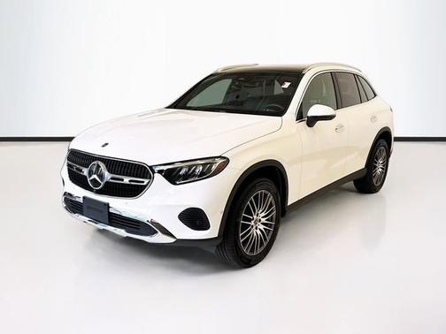 Polar White 2026 Mercedes-Benz GLC 300