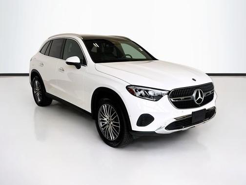 Polar White 2026 Mercedes-Benz GLC 300