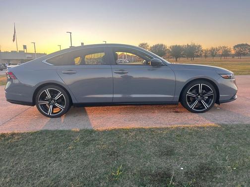 2025 Honda Accord Hybrid Base