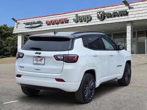 Bright White Clearcoat 2024 Jeep Compass Limited
