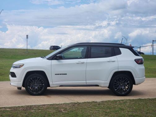 Bright White Clearcoat 2024 Jeep Compass Limited