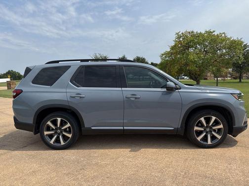 2023 Honda Pilot Touring 8-Passenger