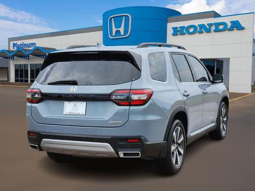 2023 Honda Pilot Touring 8-Passenger