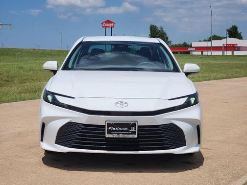 Ice Cap 2025 Toyota Camry LE
