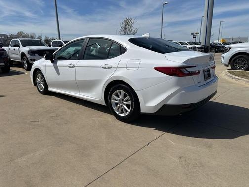 Ice Cap 2025 Toyota Camry LE