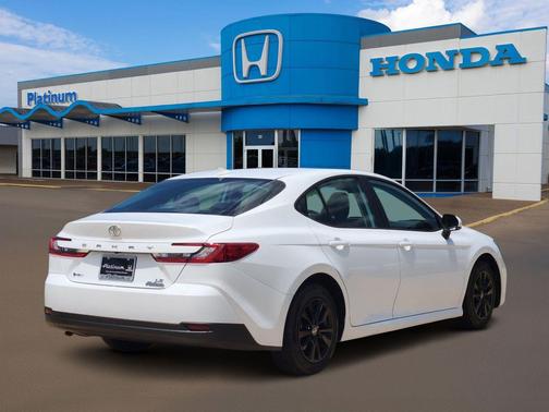 Ice Cap 2025 Toyota Camry LE