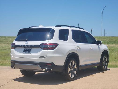 Platinum White Pearl 2026 Honda Pilot Touring 8-Passenger