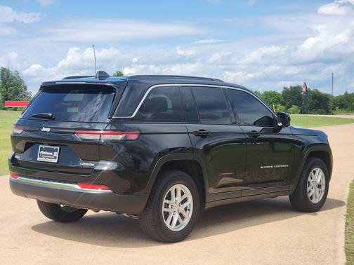 Diamond Black Crystal Pearlcoat 2025 Jeep Grand Cherokee Laredo
