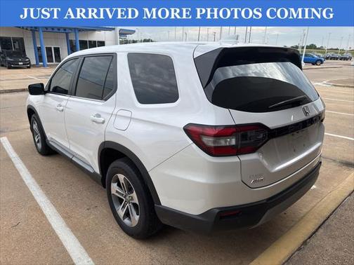 2023 Honda Pilot AWD EX-L 8 Passenger