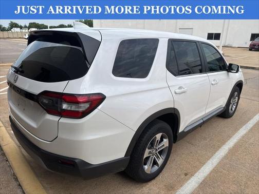 2023 Honda Pilot AWD EX-L 8 Passenger