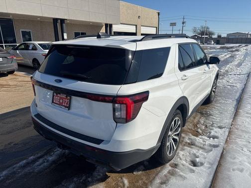 2025 Ford Explorer ST-Line