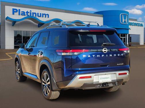 2025 Nissan Pathfinder Platinum FWD