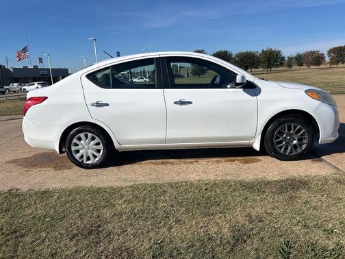 2012 Nissan Versa 1.6 S