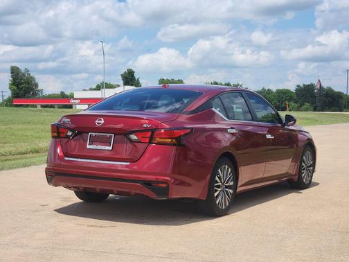 Scarlet Ember Tintcoat 2023 Nissan Altima 2.5 SV