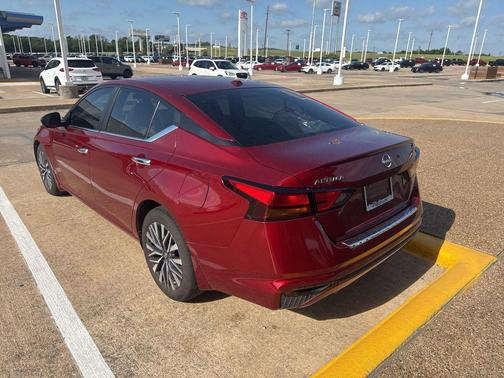 Scarlet Ember Tintcoat 2023 Nissan Altima 2.5 SV
