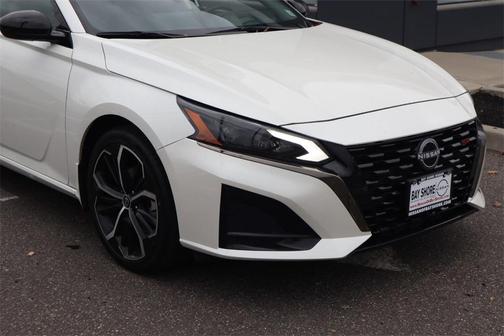 2025 Nissan Altima SR FWD