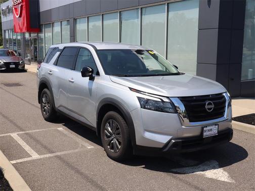 2024 Nissan Pathfinder S 4WD