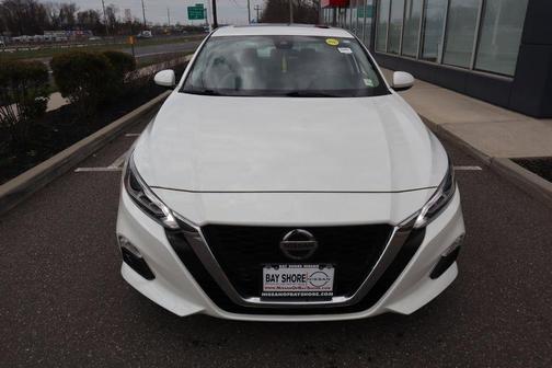 Pearl White Tricoat 2022 Nissan Altima 2.5 SV