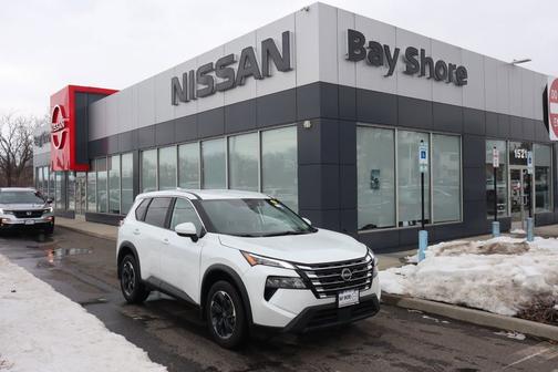 White Pearl 2025 Nissan Rogue SV