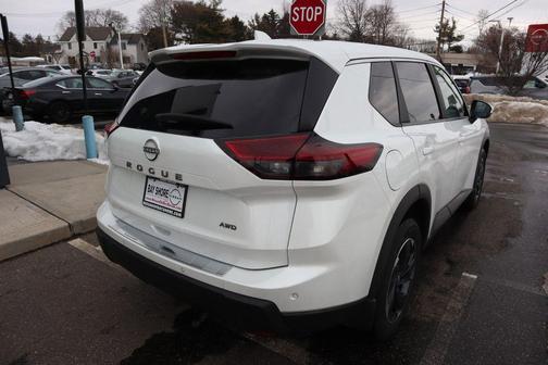 2025 Nissan Rogue SV