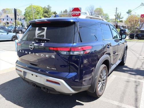 2024 Nissan Pathfinder SL 4WD