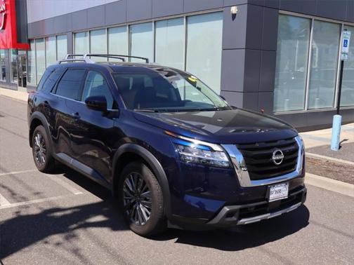 2024 Nissan Pathfinder SL 4WD
