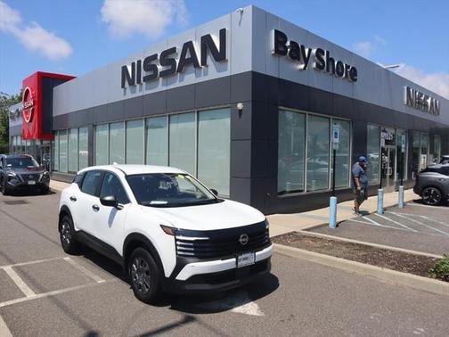 2025 Nissan Kicks S