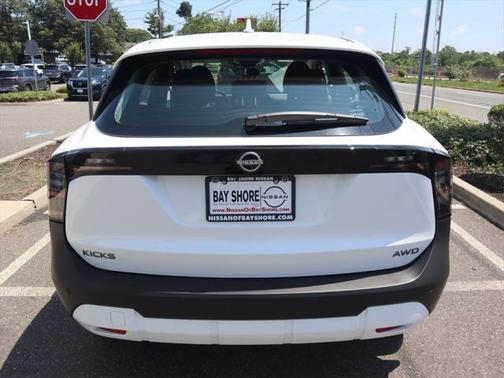 2025 Nissan Kicks S